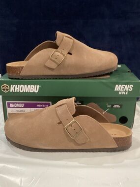 Khombu Damian Men’s Size 10 Taupe Suede Mule Clogs New in Box